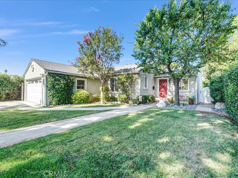 6923 Comanche Avenue