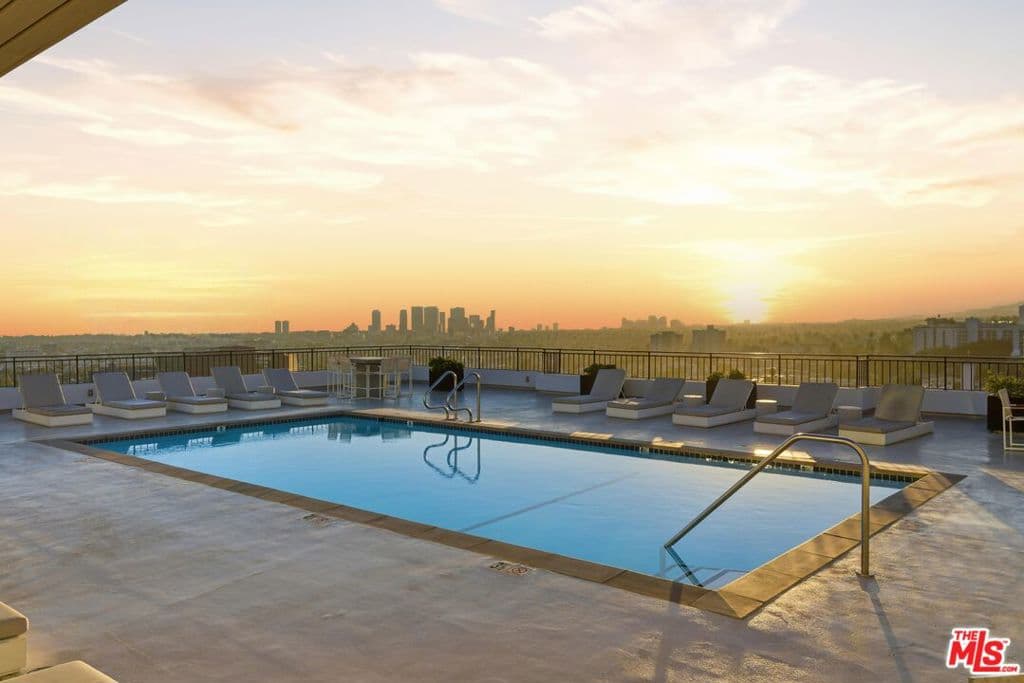 1100 Alta Loma Road 602