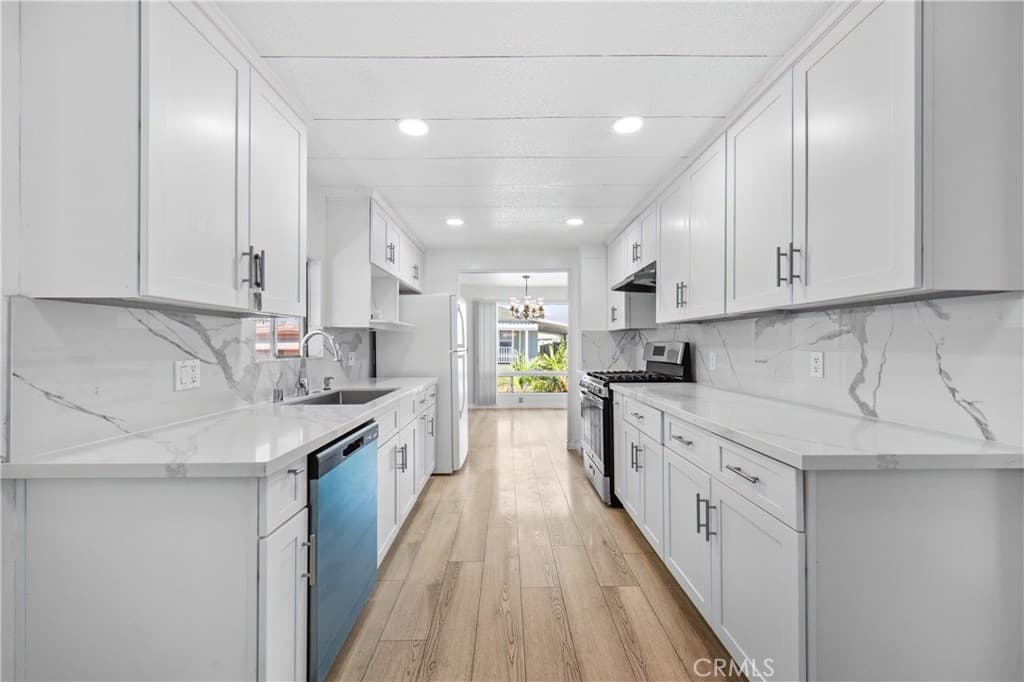 1205 W Cypress St 146