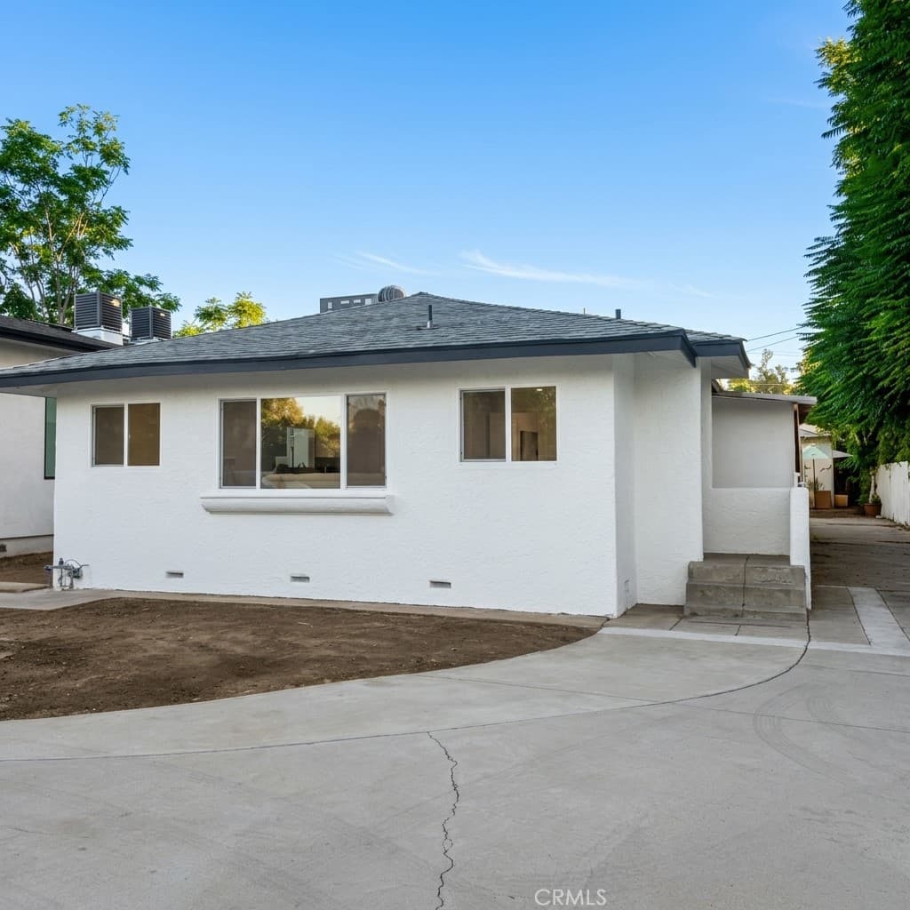 22522 Clarendon