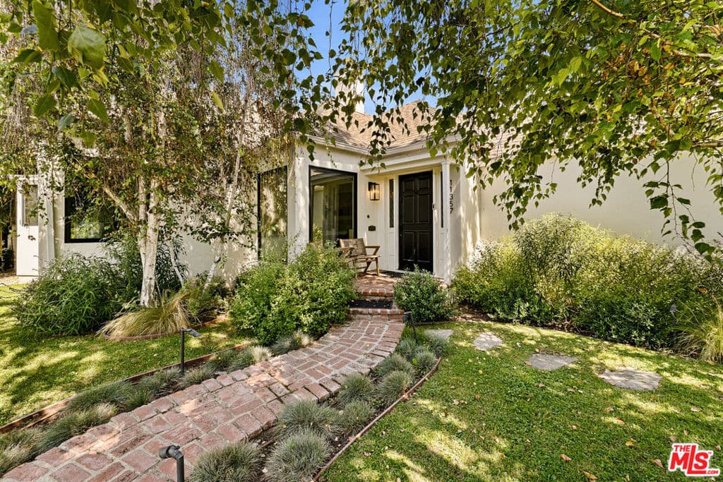 11357 Aqua Vista Street
