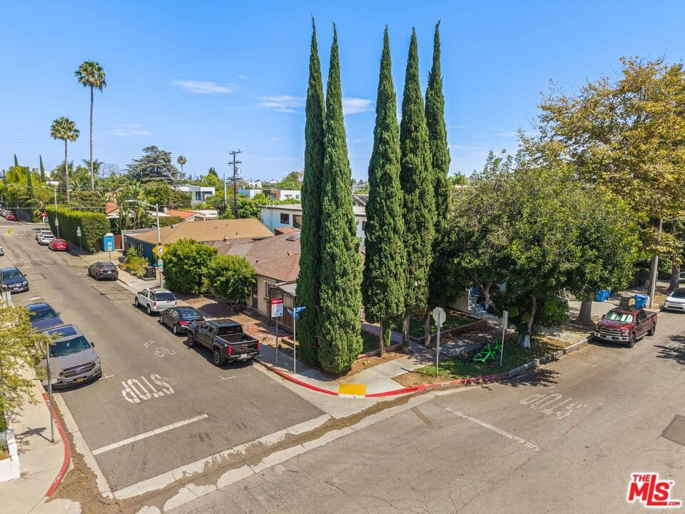 954 Havenhurst Drive