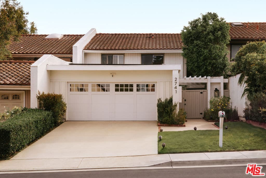 2741 Bottlebrush Drive