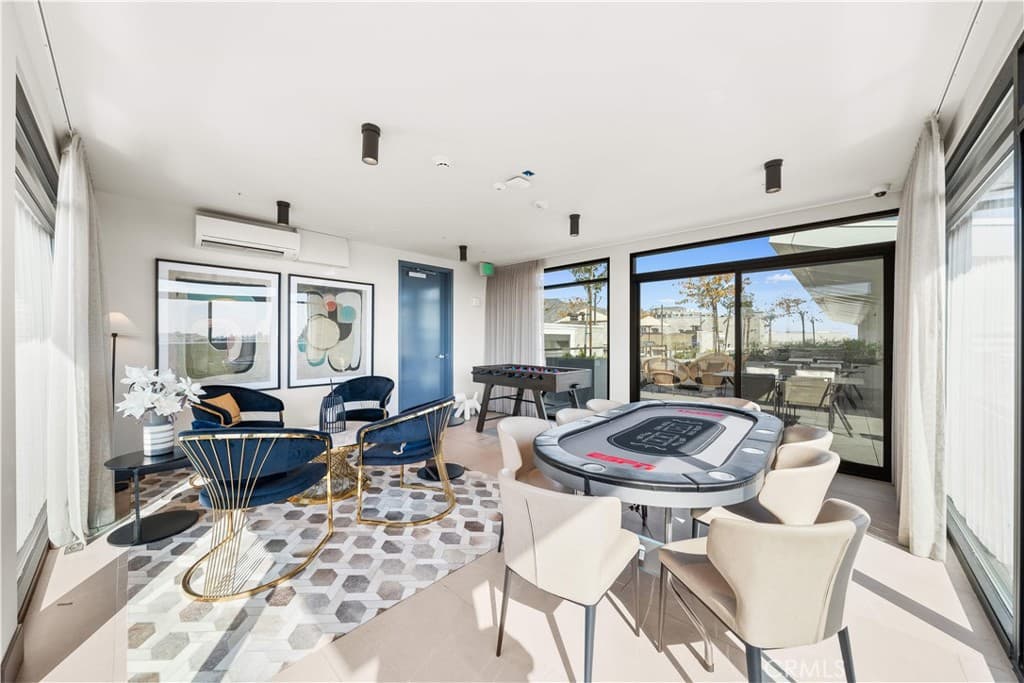 218 N El Molino Avenue 303