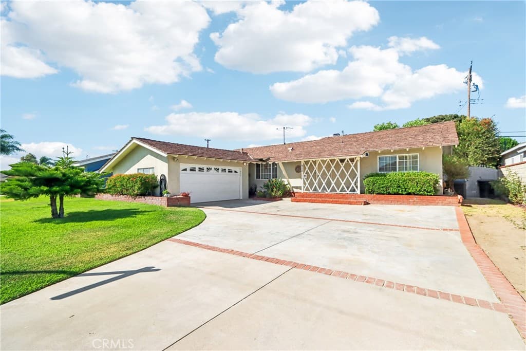 911 W Lucille Avenue