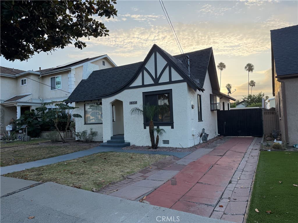 1654 N Marine