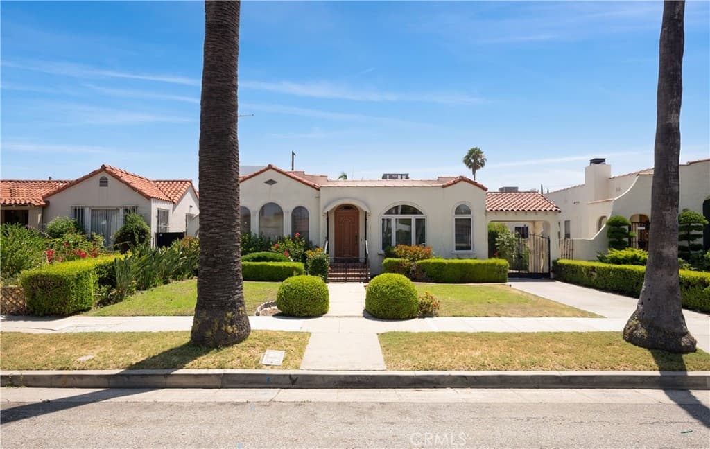 208 S Carson
