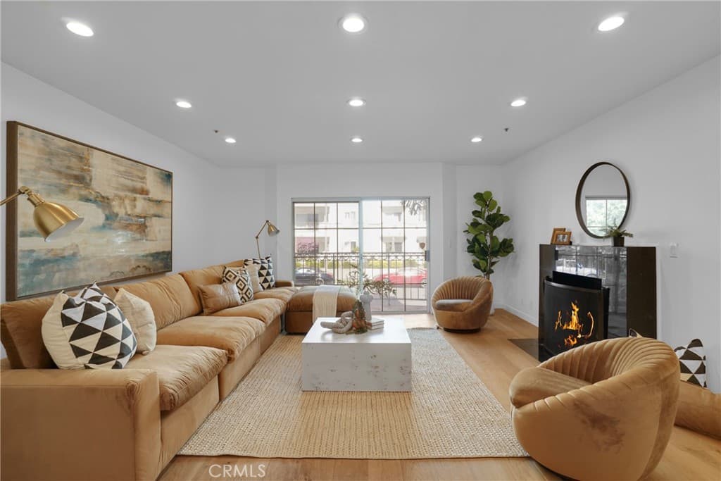 1871 Greenfield Avenue 102