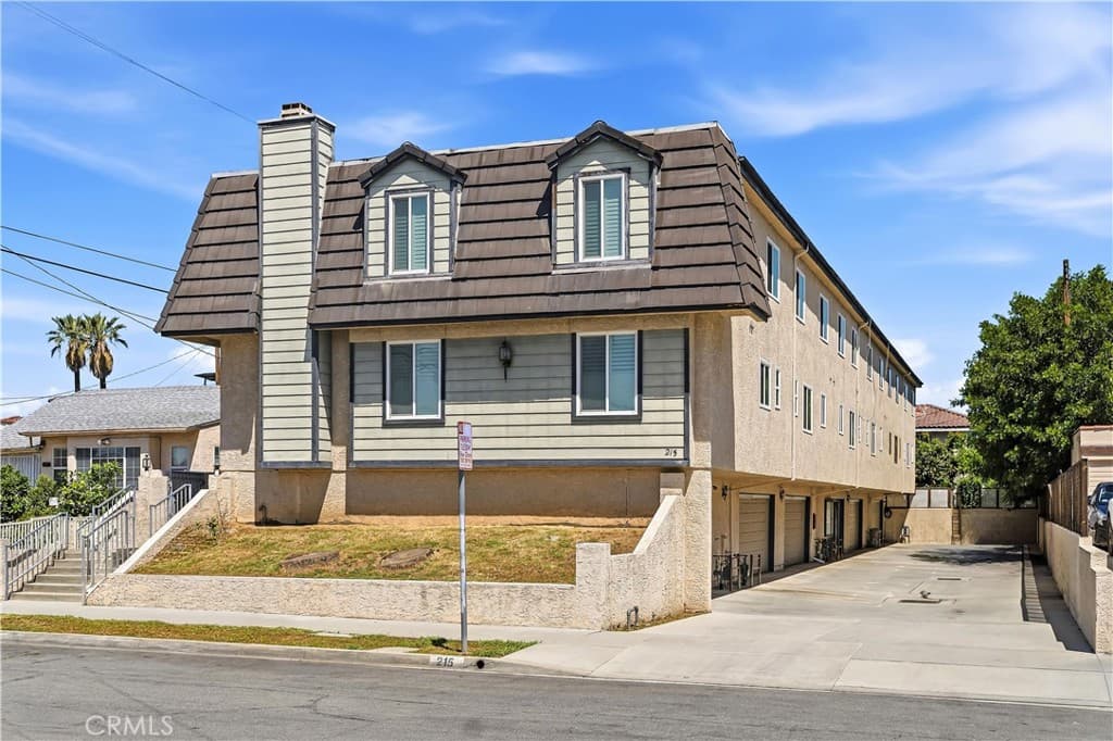 215 Hilliard D