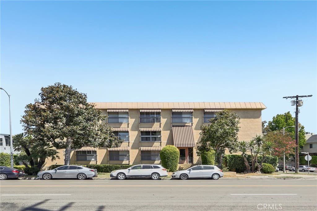 11507 Moorpark Street #305