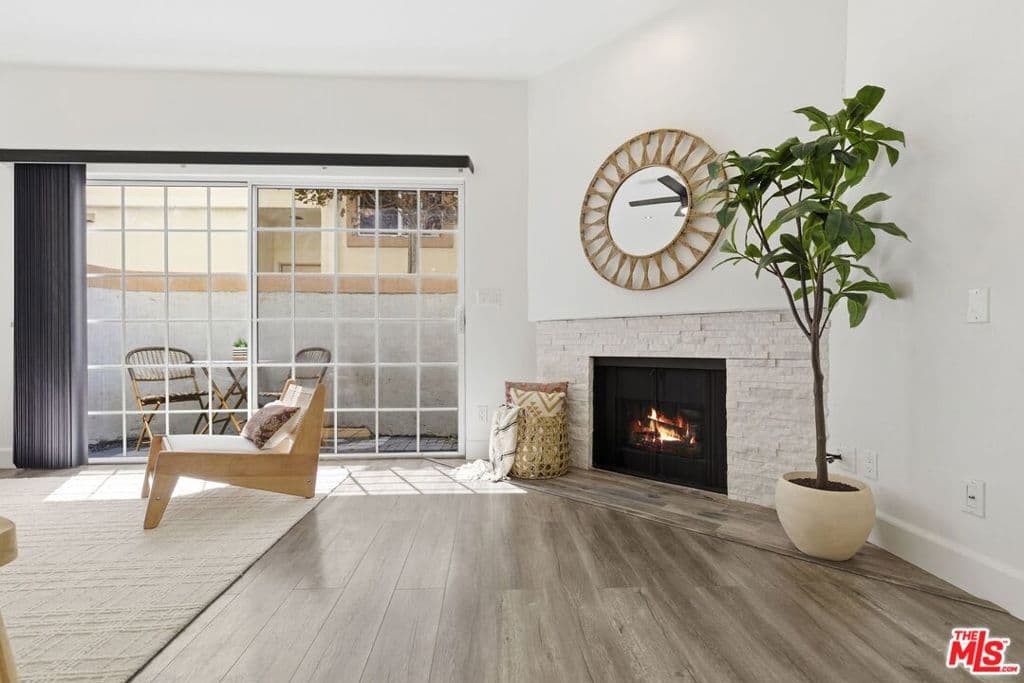 11110 Camarillo Street 122