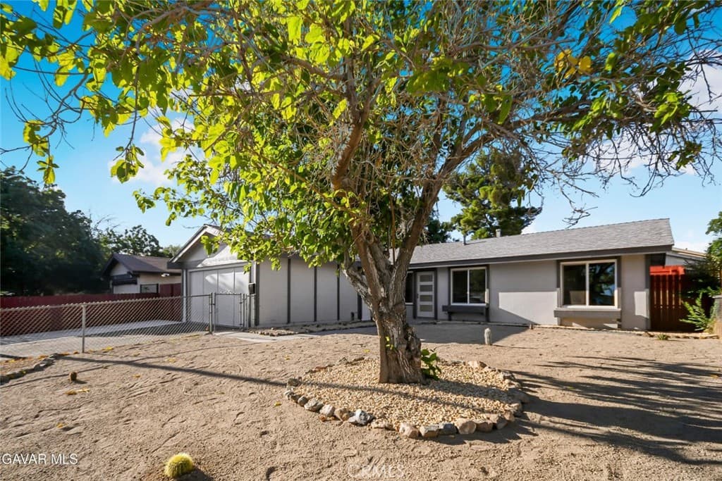 3716 W Avenue K10