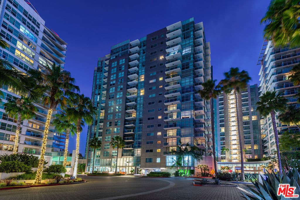 13650 Marina Pointe Drive 404