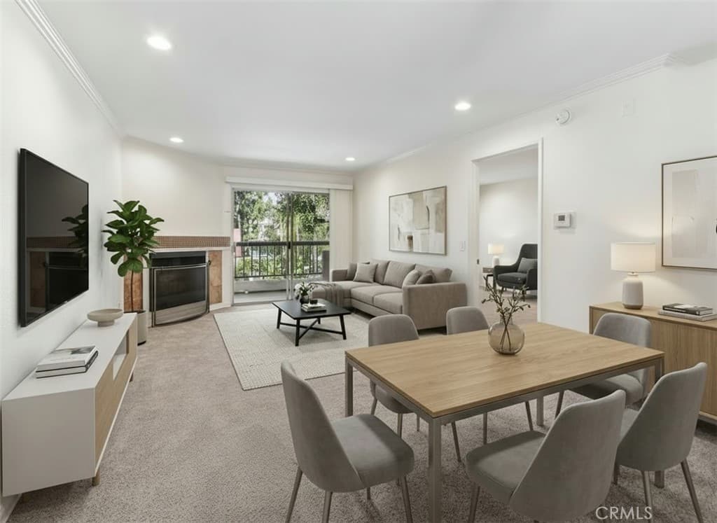5535 Canoga 209