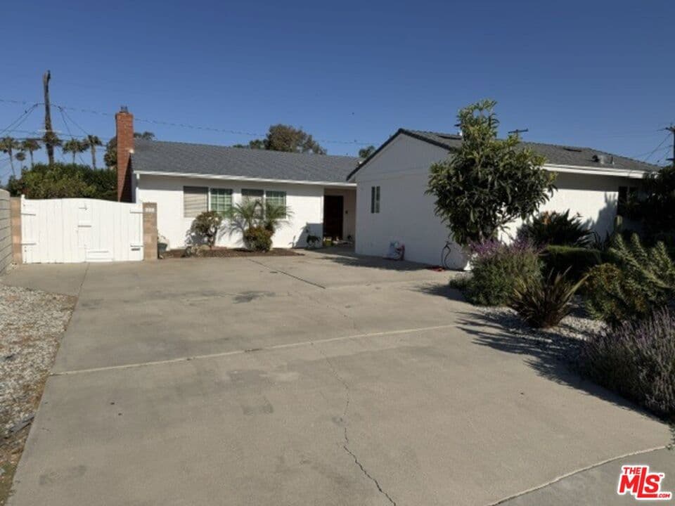 1051 Gill Avenue