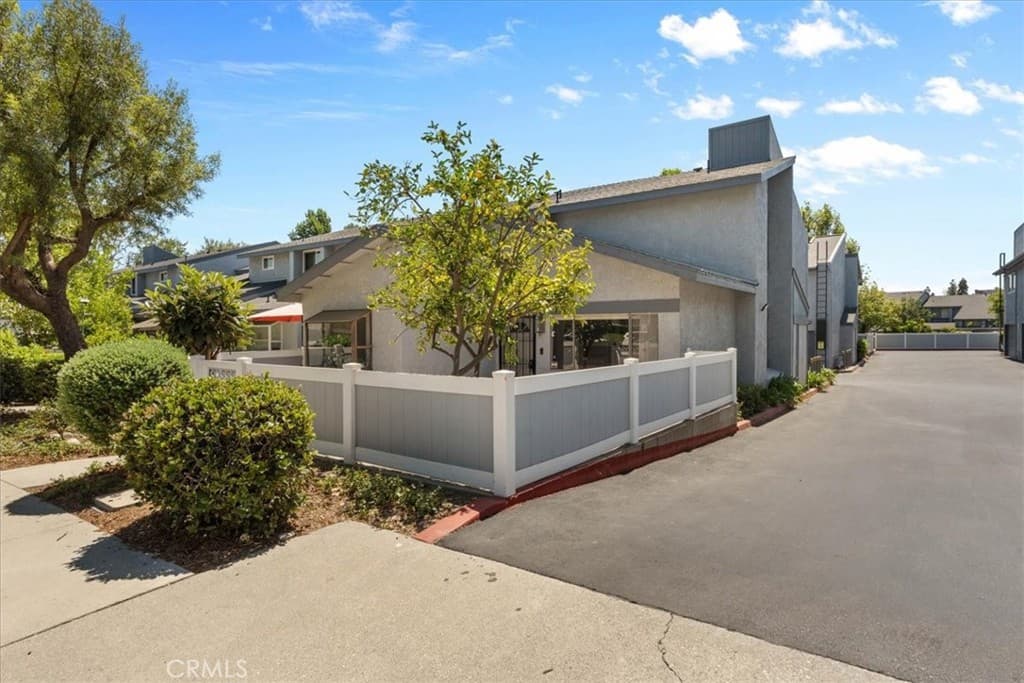 900 W Sierra Madre 44
