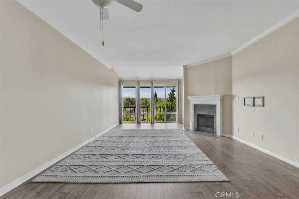 12830 Burbank 305