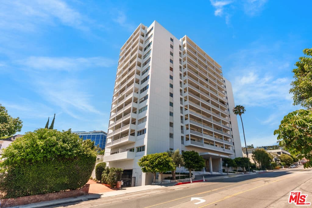 999 N Doheny Drive 211