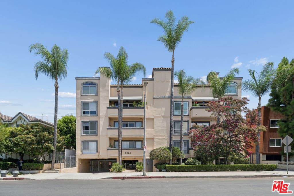 5224 Zelzah Avenue 209