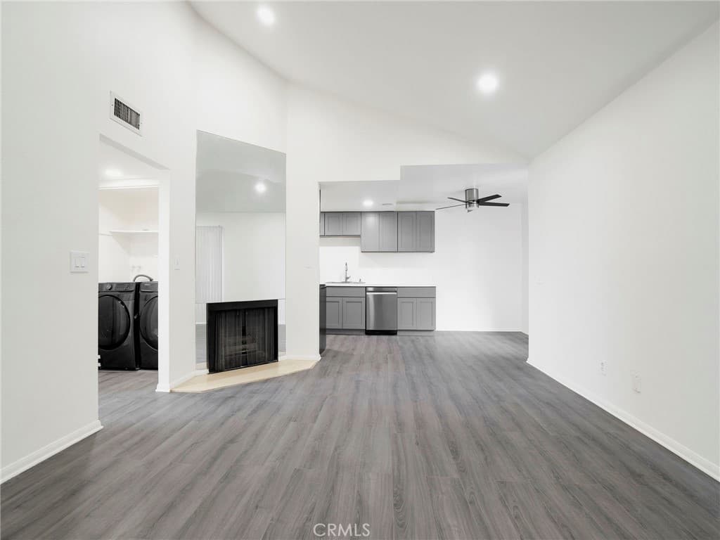 9038 Orion Avenue 209