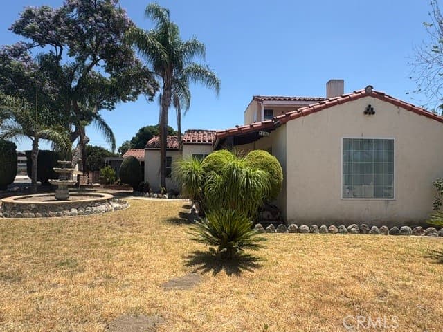 2196 N Orange Grove Avenue