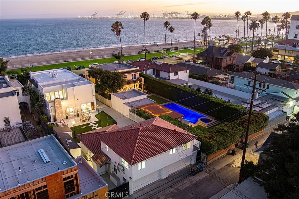 2747 E Ocean Boulevard