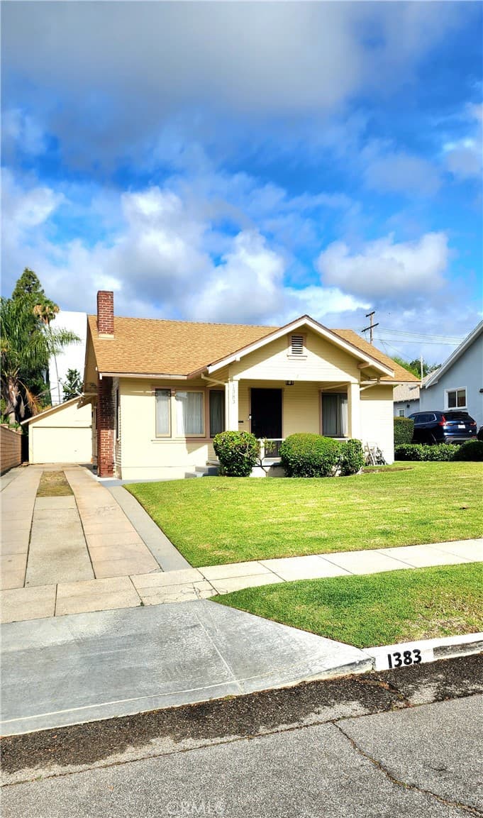 1383 N Oxford
