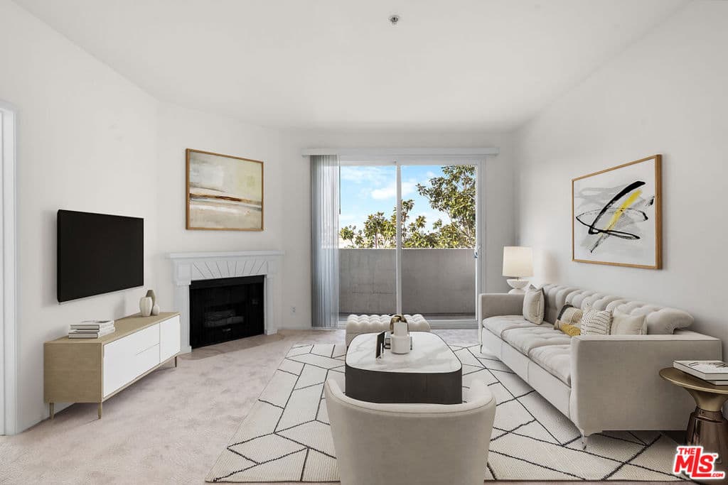 620 S Gramercy Place 301
