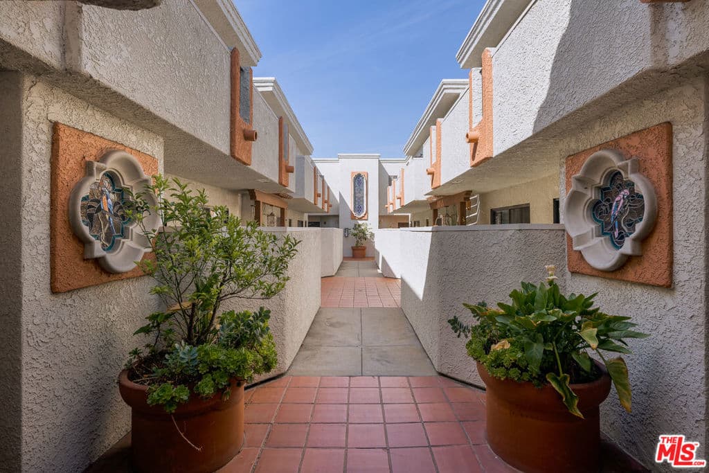 3271 Sawtelle Boulevard 204