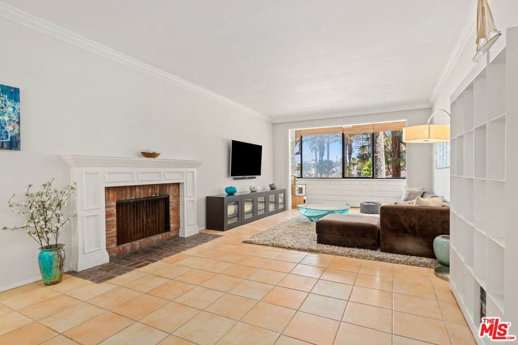 310 Tahiti Way 103