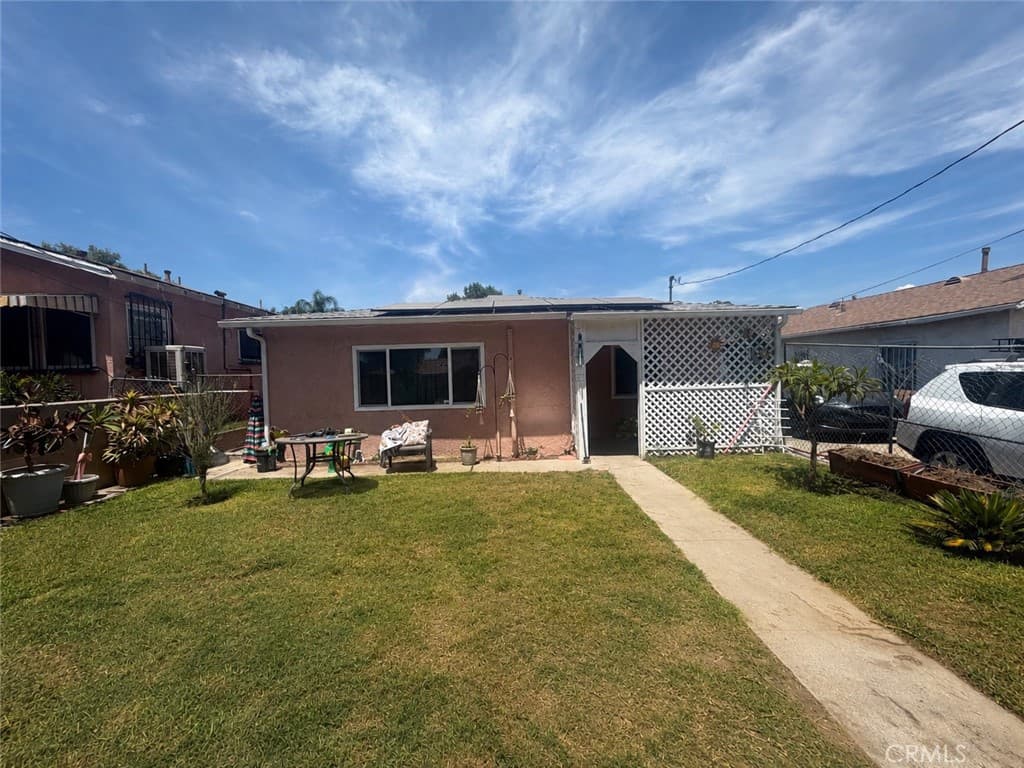 1526 W 8th