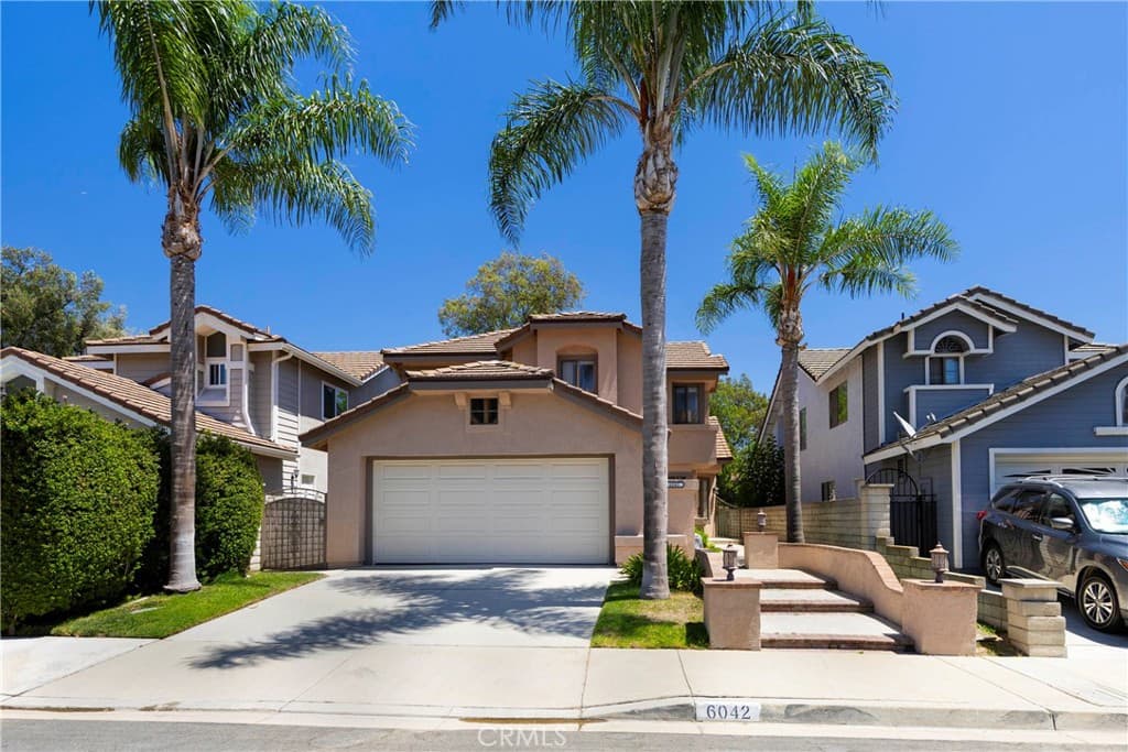 6042 Crestmont