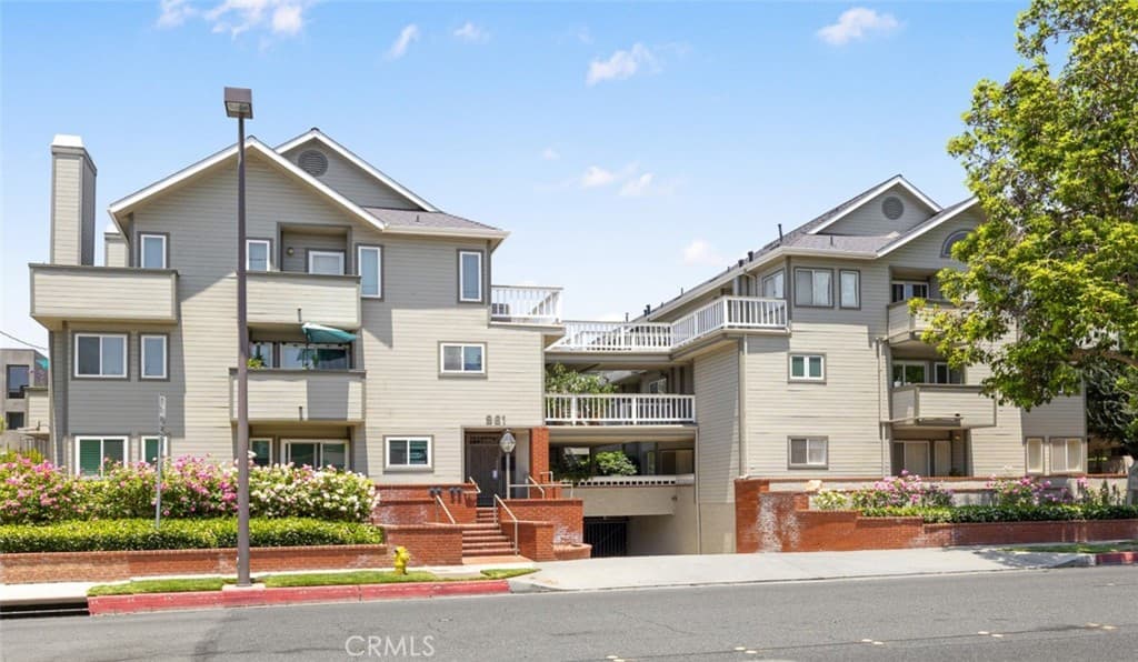 961 E California Boulevard 327