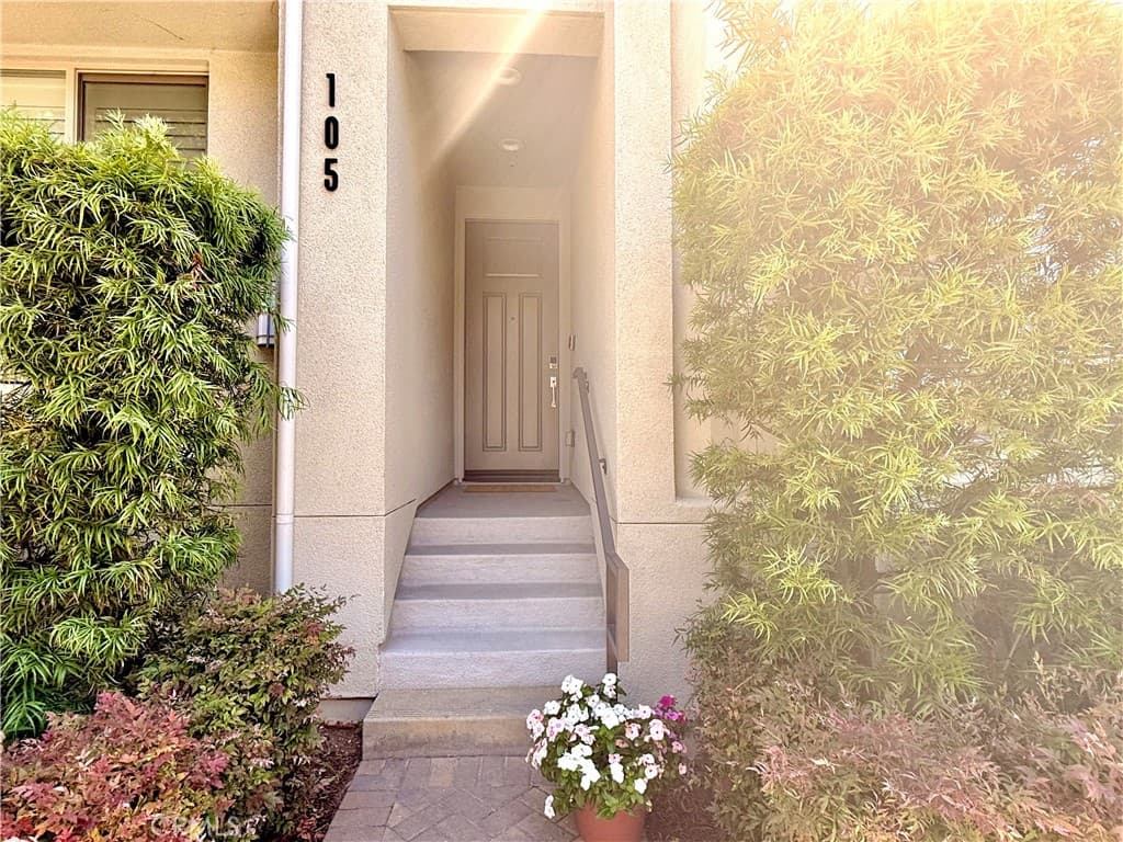 5550 Strand 105