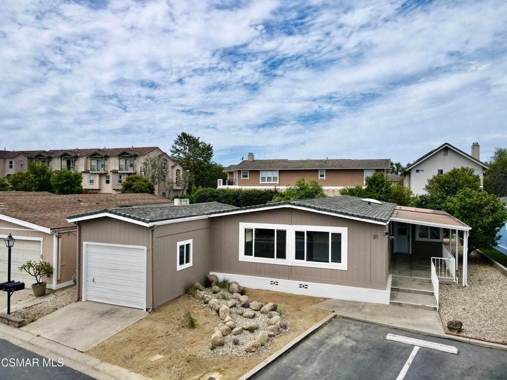 21 Poinsettia Gardens Drive 21