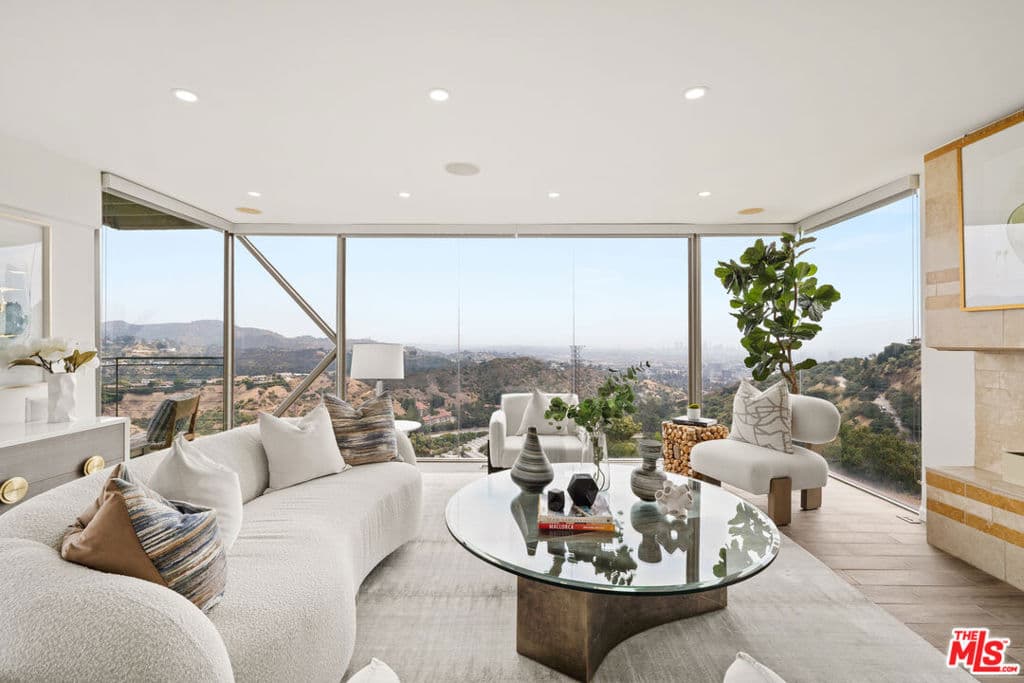 6960 Pacific View Drive