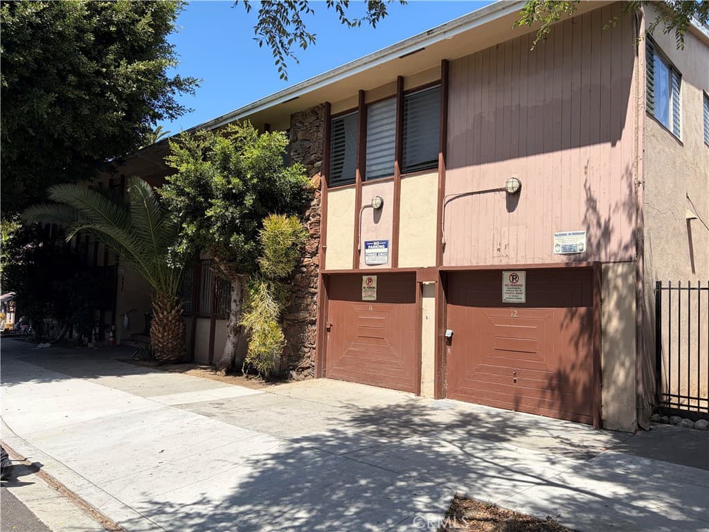 640 Elm Avenue 18