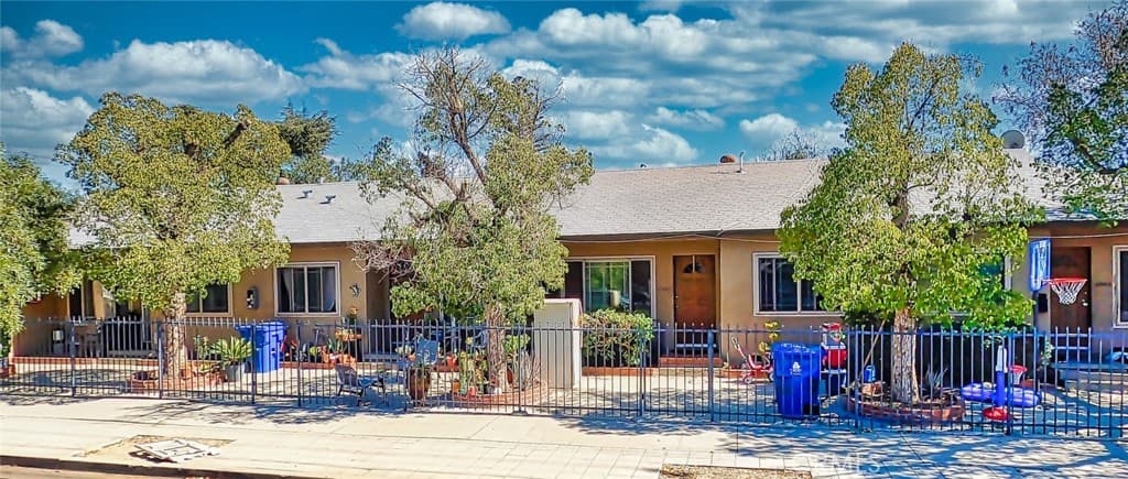 6944 Radford