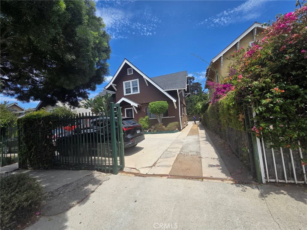 1628 S Van Ness