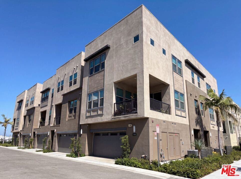 1718 Hollyleaf Terrace