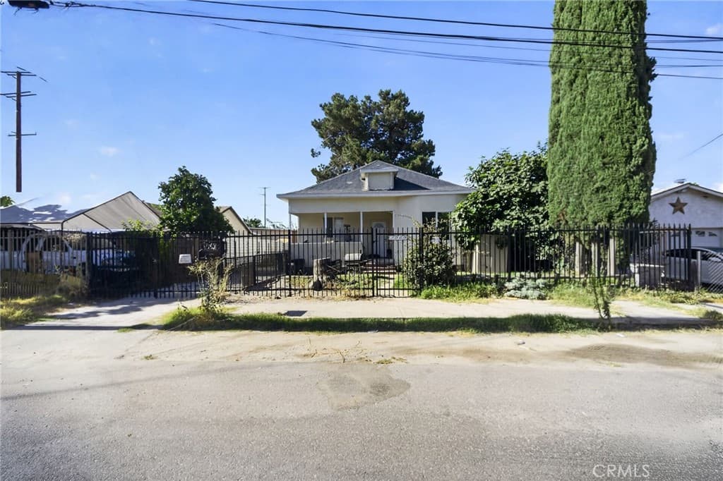 24809 E Benedict