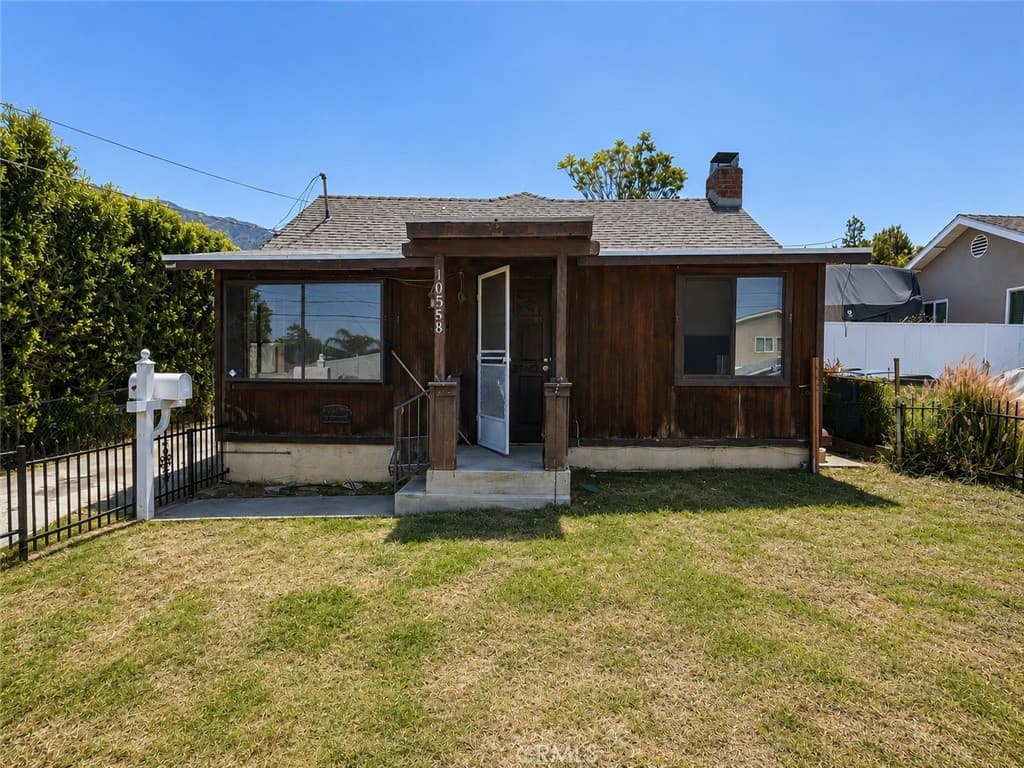 10558 Las Lunitas Avenue