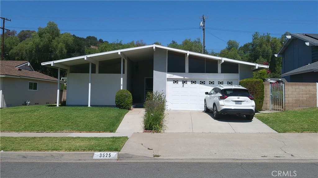 3525 Castle Rock