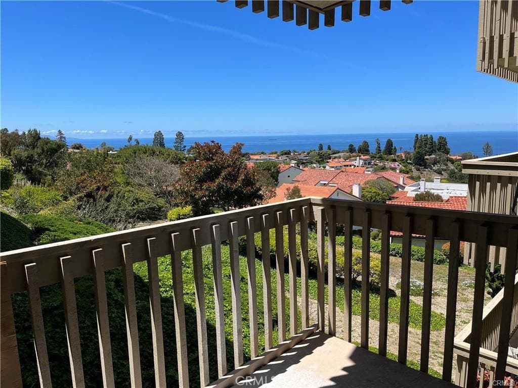 6542 Ocean Crest D207