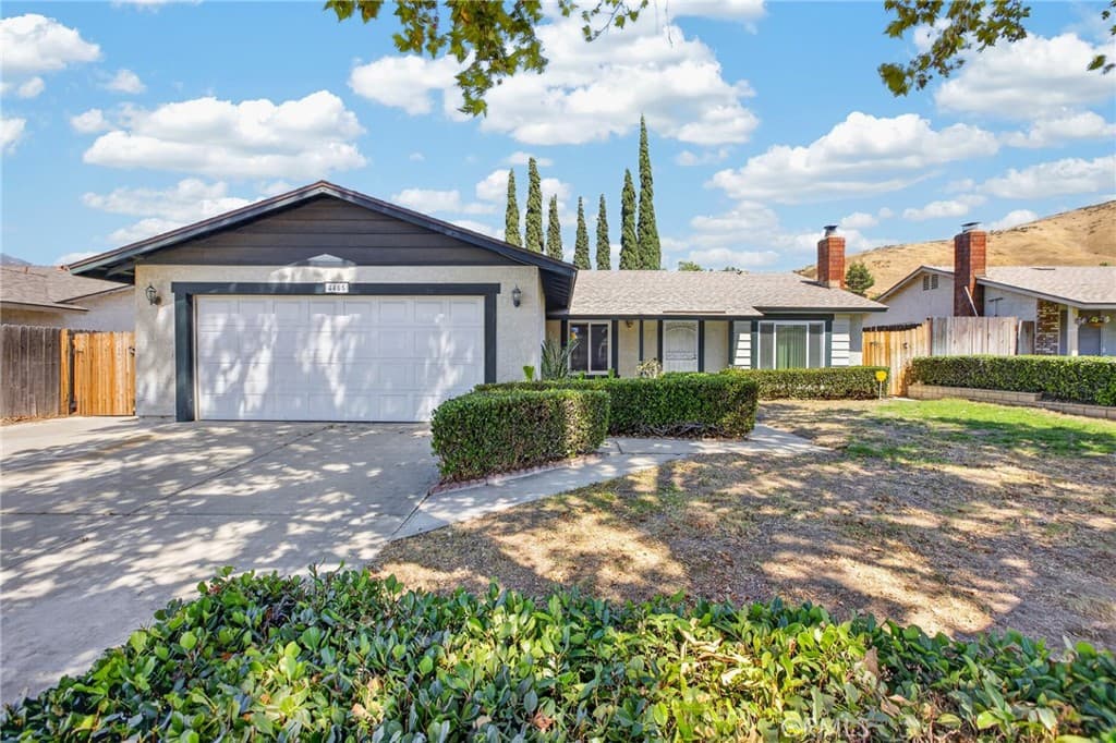 4405 Lakewood