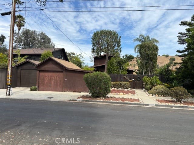 6050 Hayes