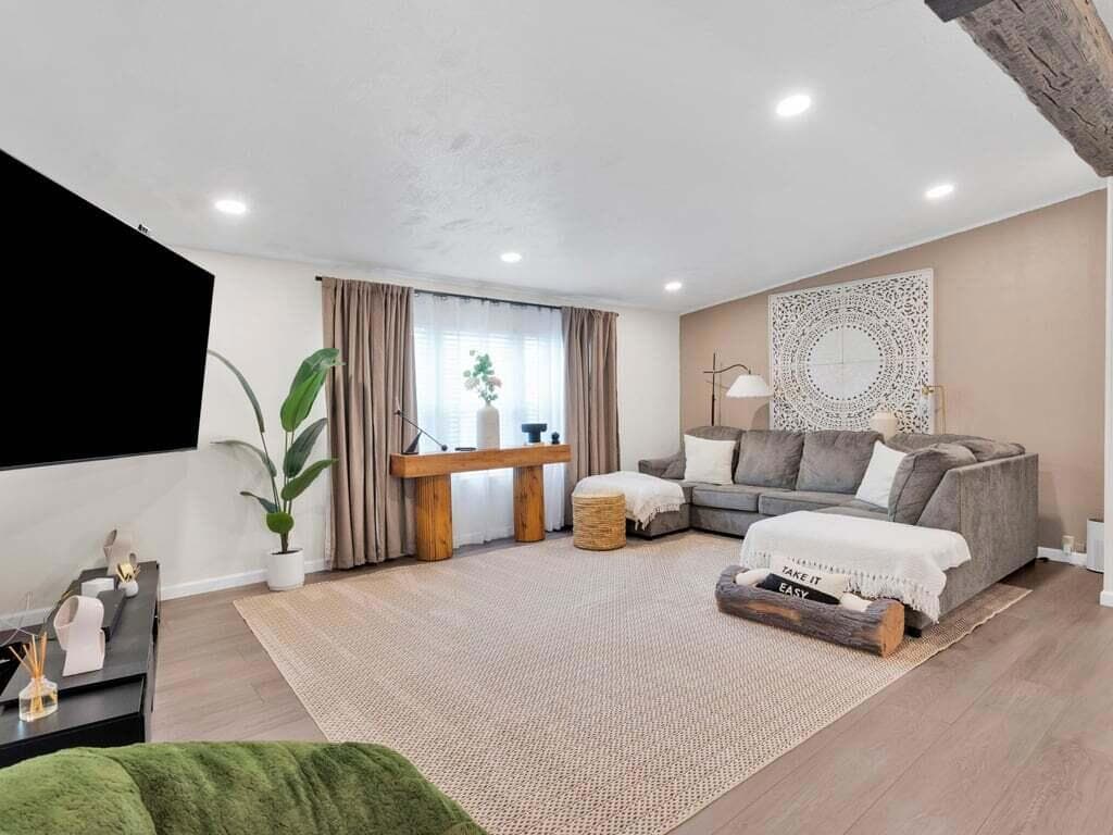 7780 Fairlane Road