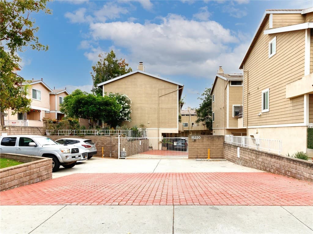 15220 S Normandie 401