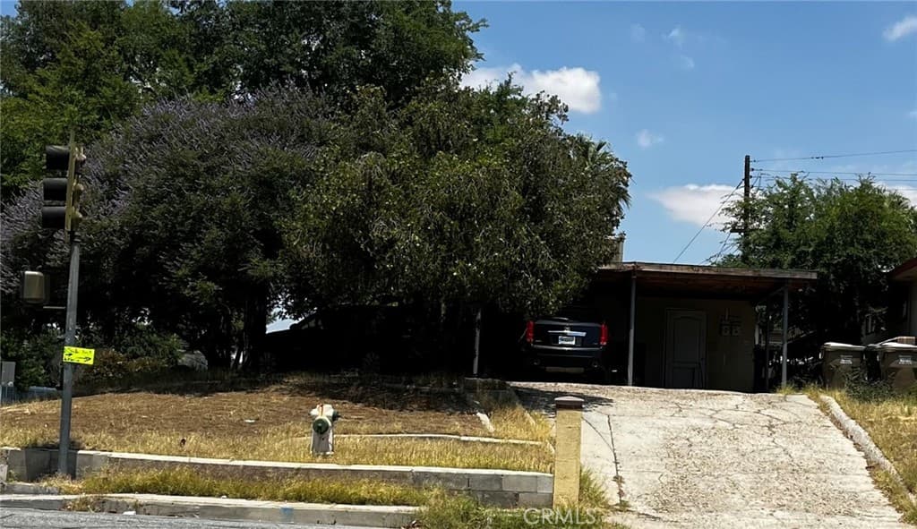 2200 COLLEGE Avenue