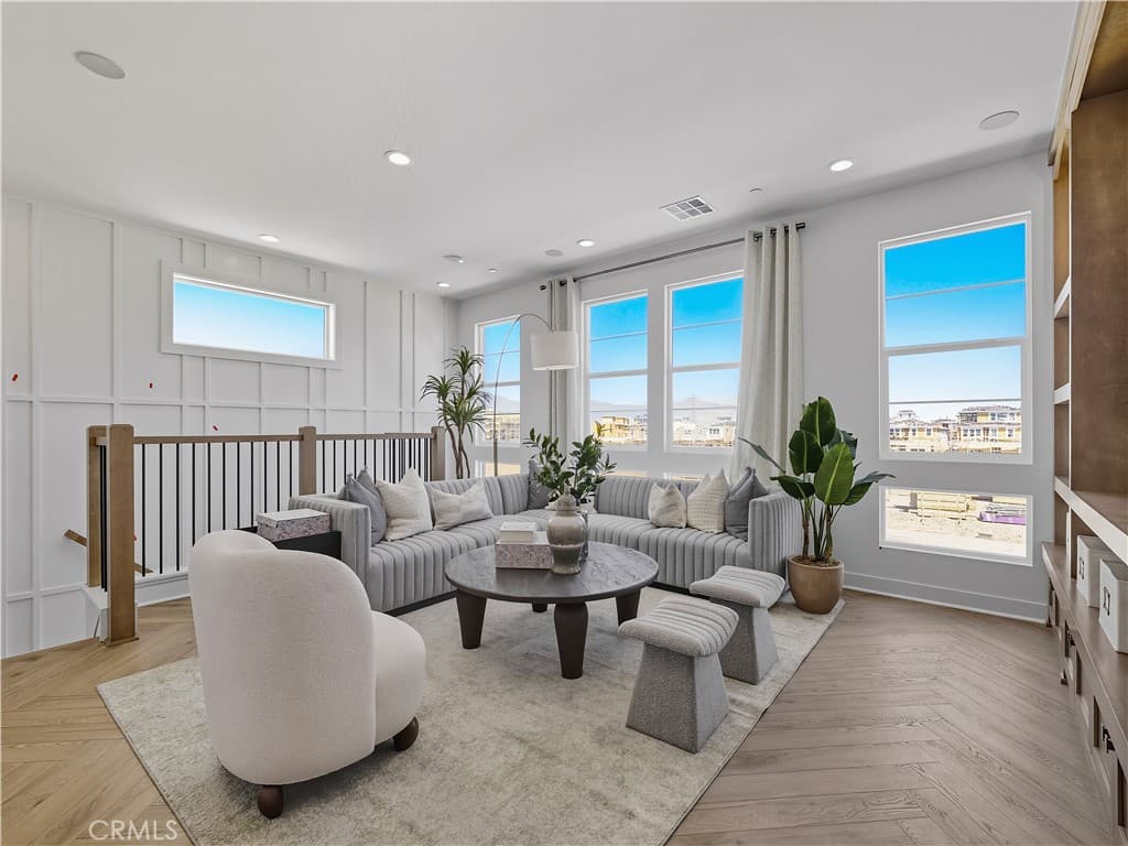2378 Liv Way